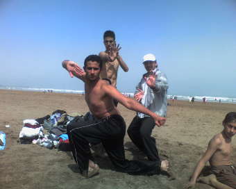 c'est mon chouchou nabile nn c'est mon frere avec ces amies lol